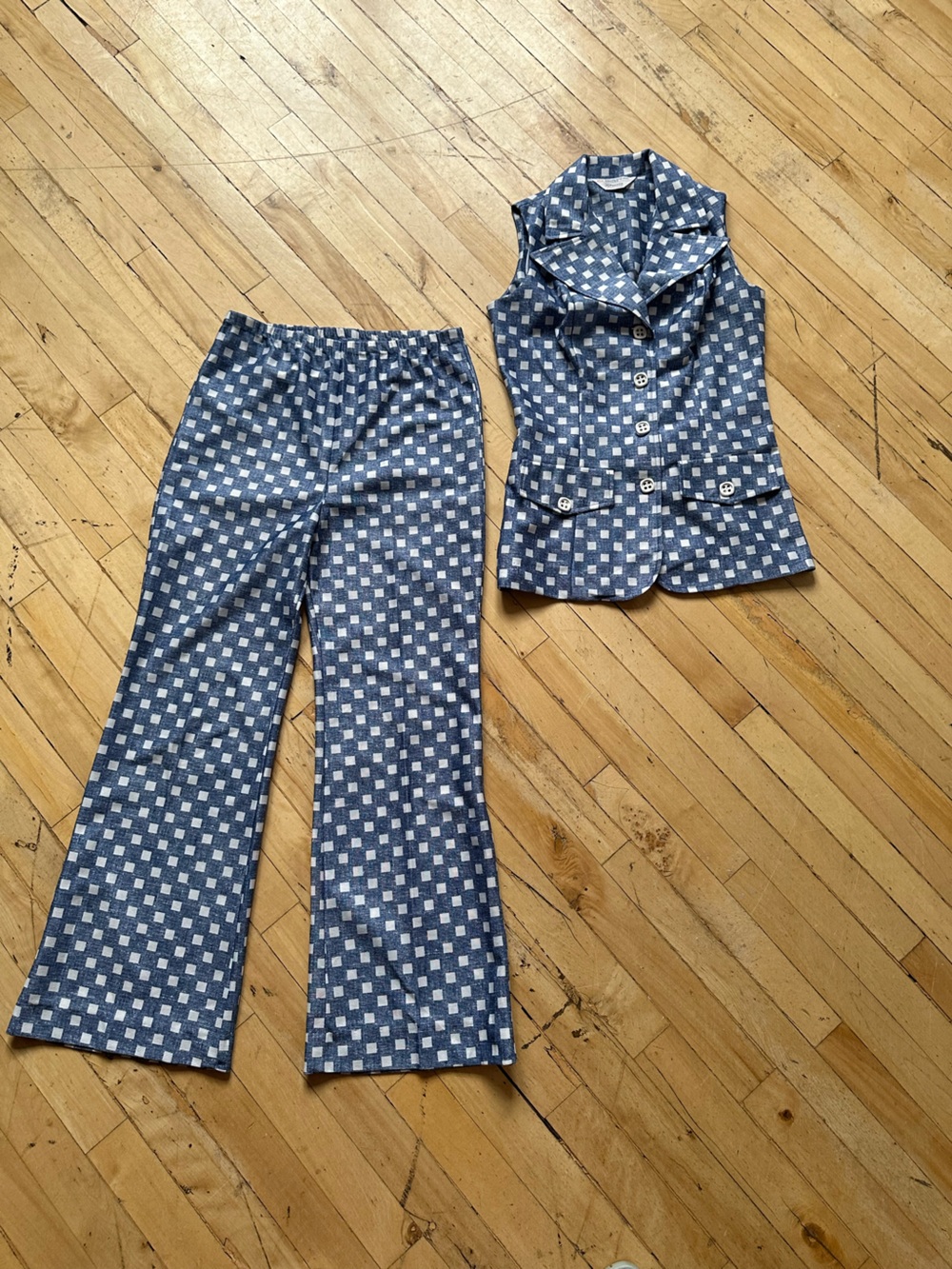 Blue and White Check Sleeveless Wide-Leg Set - Picture 5 of 9